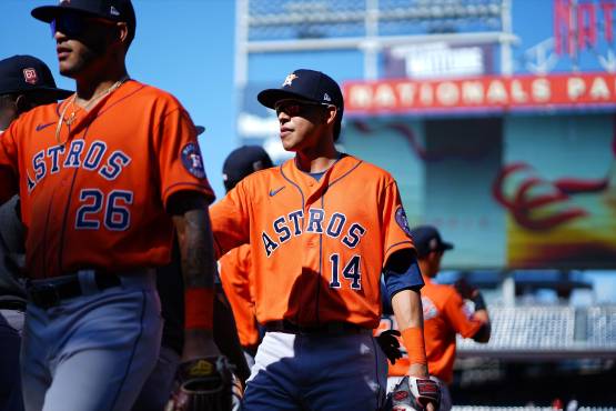 Buena labor en defensa: Mauricio Dubón hace su debut con los Astros de Houston en paliza a los Nacionales