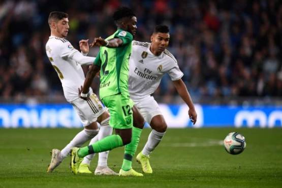 Real Madrid's Brazilian defender Marcelo (C) vies with Real Madrid's Brazilian midfielder Casemiro (R) and Real Madrid's Uruguayan midfielder Federico Valverde during the Spanish league football match between Real Madrid CF and Club Deportivo Leganes SAD at the Santiago Bernabeu stadium in Madrid on October 30, 2019. (Photo by OSCAR DEL POZO / AFP)