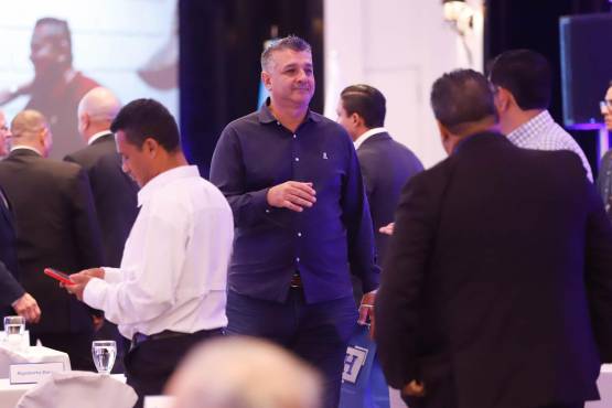 Diego Vázquez se hizo presente a la juramentación de Jorge Salomón como presidente del Comité Ejecutivo.