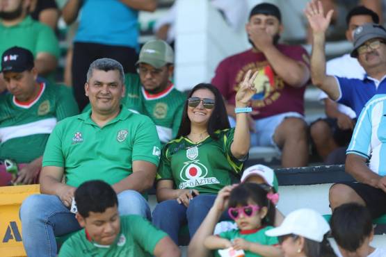 LENTE DIEZ capturó esta fotografía de una de las gradas del Estadio Excélsior de Puerto Cortés. (FOTO: Mauricio Ayala)