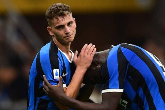Inter Milan's Italian forward Sebastiano Esposito (L) reacts with Inter Milan's Belgian forward Romelu Lukaku after missing a last second opportunity during the Italian Serie A football match Inter Milan vs Parma on October 26, 2019 at the San Siro stadium in Milan. (Photo by Miguel MEDINA / AFP)