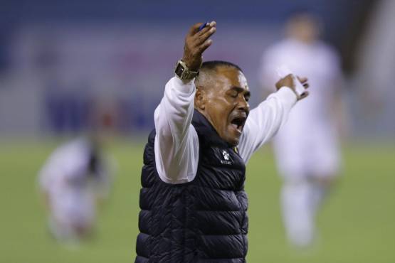 José Valladares cambió de estrategia en cada partido de los siete en que ha dirigido al Real España.