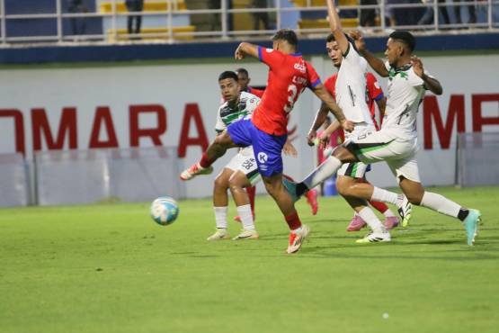 Olimpia castiga al Juticalpa FC en el Juan Ramón Brevé y se consolida como único líder del Apertura 2025