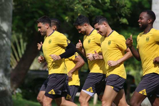 Leonel Ayala es quien prepara físicamente a los jugadores en el Real España de Héctor Vargas.