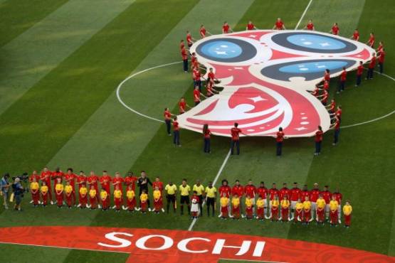 Belgium's (L) and Panama's starting eleven listen to their respective national anthems during the Russia 2018 World Cup Group G football match between Belgium and Panama at the Fisht Stadium in Sochi on June 18, 2018. / AFP PHOTO / Odd ANDERSEN / RESTRICTED TO EDITORIAL USE - NO MOBILE PUSH ALERTS/DOWNLOADS