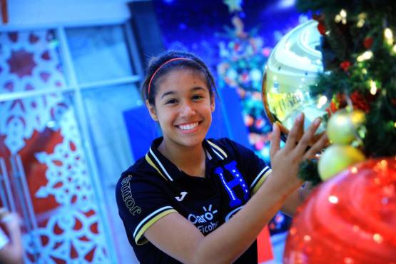 Elexa Bahr con los colores de la selección de Honduras femenil en el 2015.