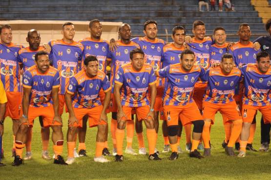 Plagado de exfiguras, así es el Viafil, campeón de la Copa Mariachi en su categoría de veteranos.