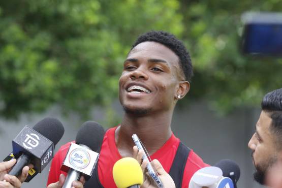 Daniel Carter Bodden habló con los medios tras su doblete ante Real Sociedad. FOTO: Neptalí Romero
