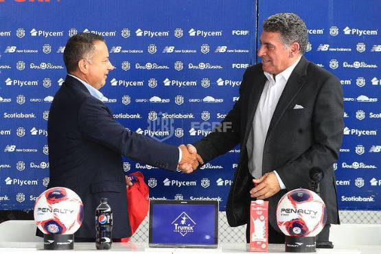 Todo indica que Luis Suárez continuará al frente de Costa Rica debido a su contrato con cláusulas muy elevadas.