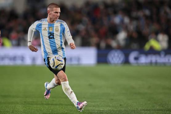 Franco Mastantuono es una de las nuevas estrellas del balompié argentino.