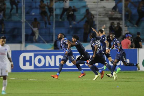 En espectacular partidazo, Olimpia rescata el empate ante Motagua y se va con desventaja a la semifinal de vuelta