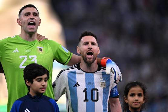 Emiliano Martínez y Lionel Messi fueron claves en el título mundial de Argentina.