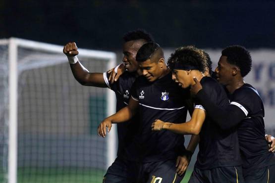 El Honduras Progreso del argentino Raúl Musuruana sigue imparable.