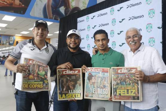 Aficionado del Marathón sorprendió a todos con las portadas de DIEZ. Foto: Neptalí Romero