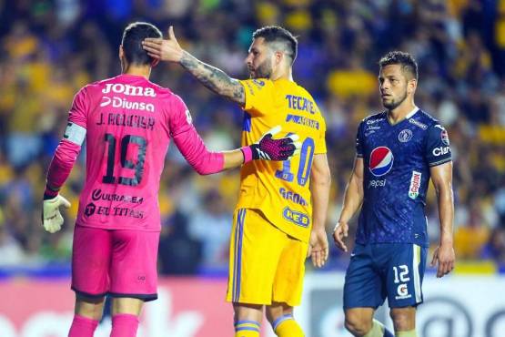 Gignac saluda a Rougier y le reconoce el esfuerzo en el duelo Tigres-Motagua.