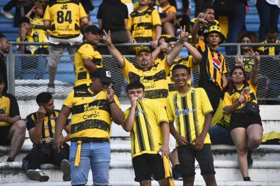 ¡Real España se deshizo del Marathón en el derbi sampedrano y se sacude la paternidad!