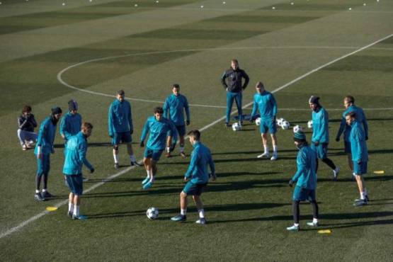 GRAF4220. MADRID, 05/12/2017.- Los jugadores del Real Madrid, durante el entrenamiento del equipo en Valdebebas, de cara al partido de mañana ante el Borussia Dortmund, en la última jornada de la fase de grupo de la Champions. EFE/ Emilio Naranjo
