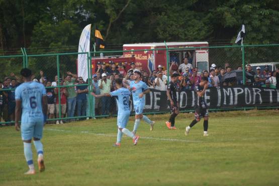 El campeón Motagua estrena su corona con humillante goleada; Agustín Auzmendi firmó un póker