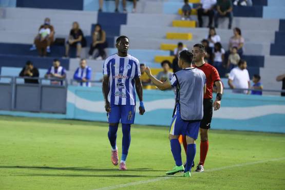Olimpia con tres minutos eléctricos le remontó el partido al Victoria, que sigue hundido: el albo es nuevo líder