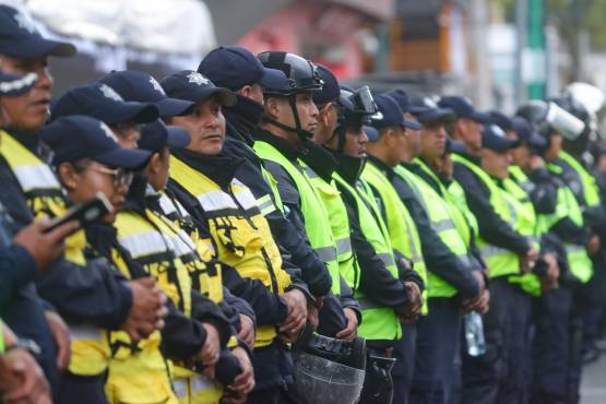 Elemento de seguridad responden con altura.