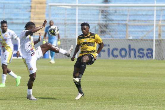 Aurinegros y Carpinteros abren la fecha 4 del Torneo Apertura 2024-25 en el Estadio Olímpico. Foto: Neptalí Romero.