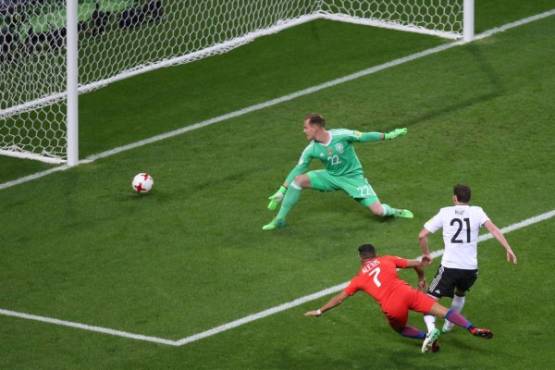 Chile's forward Alexis Sanchez (L) scores a goal past Germany's goalkeeper Marc-Andre Ter Stegen during the 2017 Confederations Cup group B football match between Germany and Chile at the Kazan Arena Stadium in Kazan on June 22, 2017. / AFP PHOTO / Roman Kruchinin