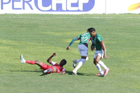 Marathón remontó de forma furiosa un partido que se le estaba indigestando ante una Real Sociedad que vuelve a perder