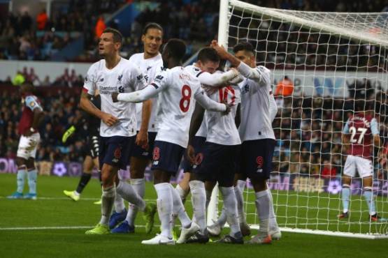 Liverpool's Senegalese striker Sadio Mane celebrates with teammates after scoring his team's second goal during the English Premier League football match between Aston Villa and Liverpool at Villa Park in Birmingham, central England on November 2, 2019. (Photo by GEOFF CADDICK / AFP) / RESTRICTED TO EDITORIAL USE. No use with unauthorized audio, video, data, fixture lists, club/league logos or 'live' services. Online in-match use limited to 120 images. An additional 40 images may be used in extra time. No video emulation. Social media in-match use limited to 120 images. An additional 40 images may be used in extra time. No use in betting publications, games or single club/league/player publications. /