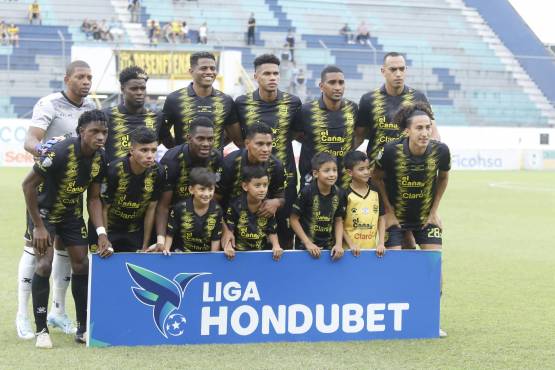 Maylor Núñez comenzó siendo titular con la máquina del Real España en el torneo.