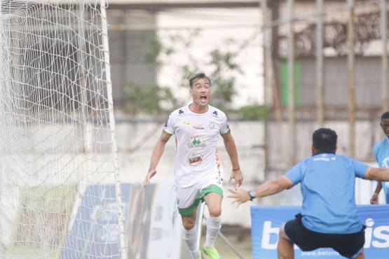 El delantero argentino Álvaro Klusener es una de las figuras del club.