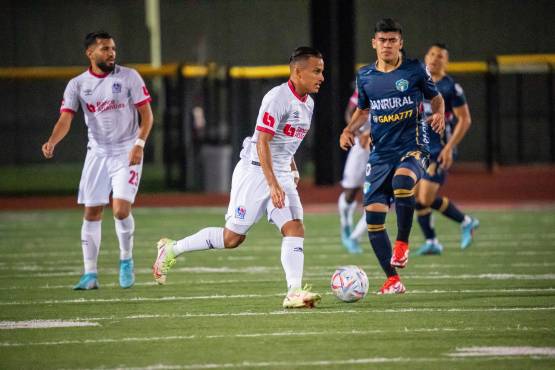 Edwin Rodríguez sigue a la espera de una oportunidad en el extranjero, mientras tanto, sigue a pie juntilla con el León.