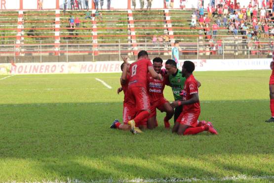 Así celebraron los tocoeños el gol del triunfo ante Motagua. FOTO: Cortesía