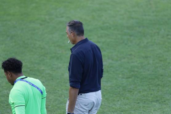 La afición del Marathón silbaba “Fuera Tota” tras caer en el clásico de San Pedro Sula. Foto: Neptalí Romero.