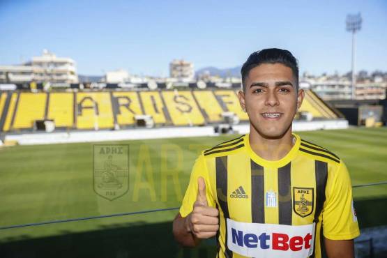 Luis Palma ya se puso la camisa del Aris FC de Grecia.