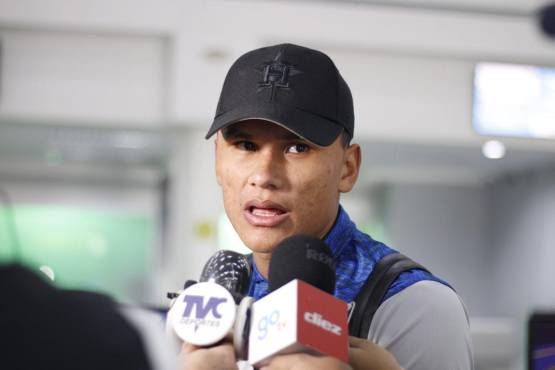 Denil Maldonado al momento de dar declaraciones en el Aeropuerto Ramón Villeda Morales.