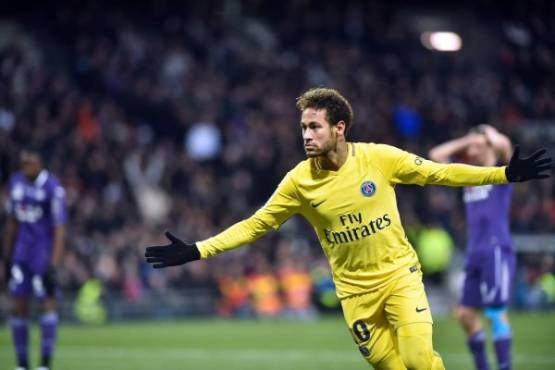Paris Saint-Germain's Brazilian forward Neymar Jr celebrates opening the scoring during the French L1 football match between Toulouse (TFC) and Paris Saint-Germain (PSG) on February 10, 2018 at the Municipal stadium in Toulouse. / AFP PHOTO / REMY GABALDA