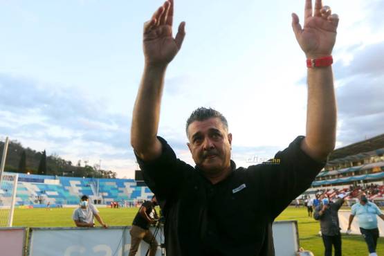 Diego Vázquez se despidió de la poca afición que llegó a presenciar el juego ante Platense.