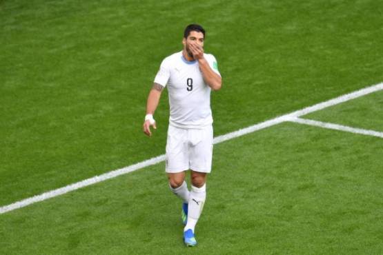 Uruguay's forward Luis Suarez reacts after missing a chance during the Russia 2018 World Cup Group A football match between Egypt and Uruguay at the Ekaterinburg Arena in Ekaterinburg on June 15, 2018. / AFP PHOTO / HECTOR RETAMAL / RESTRICTED TO EDITORIAL USE - NO MOBILE PUSH ALERTS/DOWNLOADS
