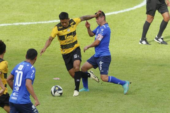 Brayan Moya fue el mejor del Real España desde su ingreso al minuto 34. FOTO: Neptalí Romero