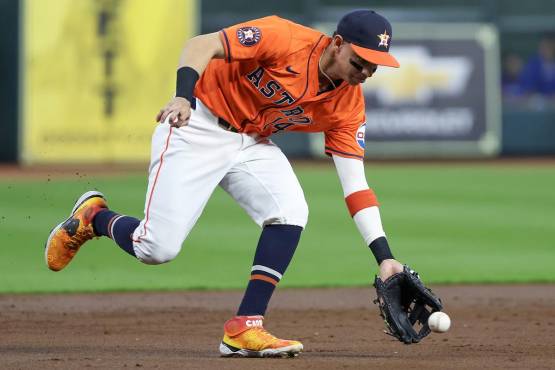 El hondureño Mauricio Dubón en acción la pasada temporada con los Astros de Houston en las Grandes Ligas.