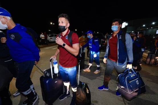Momento de la llegada de Motagua a Honduras tras el partido ante Seattle Sounders. Foto: Yoseph Amaya.