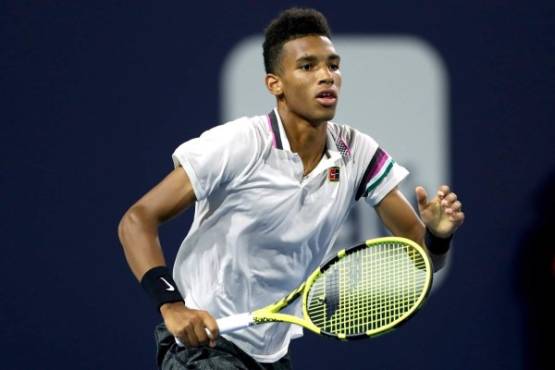 MIAMI GARDENS, FLORIDA - MARCH 27: Felix Auger-Aliassime of Canada plays Borna Coric of Croatia during the Miami Open Presented by Itau at Hard Rock Stadium March 27, 2019 in Miami Gardens, Florida. Matthew Stockman/Getty Images/AFP