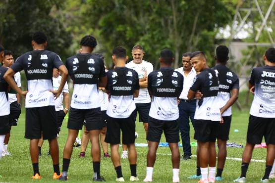 Tota Medina habla de los tres jugadores que iniciaron pretemporada con Marathón y de sus rivales en Copa Centroamericana