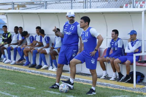 Luis Alvarado: El logro histórico que está por conseguir, los dos descartados y ¿ya hay jugadores con boleto fijo al Mundial Sub-20?