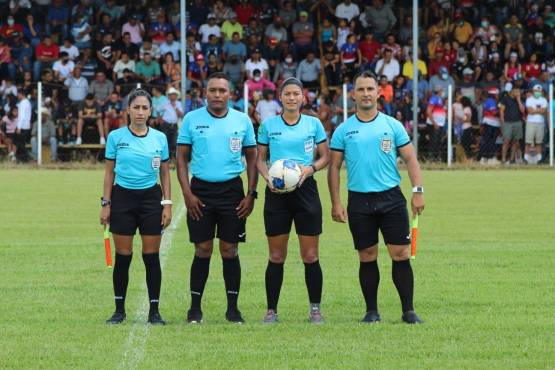 Merlin Soto es una árbitra profesional desde el 2020. Cuenta con basta experiencia en Liga de Ascenso y Liga Mayor.