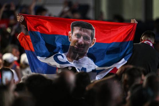 Muchos fanáticos de Djokovic celebraron la victoria de la final de individuales masculinos del Abierto de Australia.