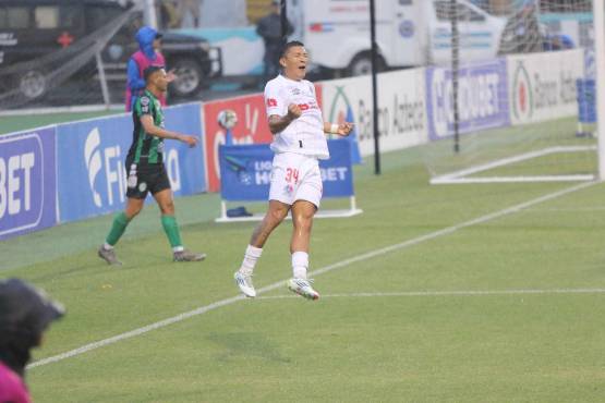 Olimpia no tuvo problemas con el Juticalpa FC y mantiene la racha triunfal en el regreso de Alberth Elis al fútbol profesional