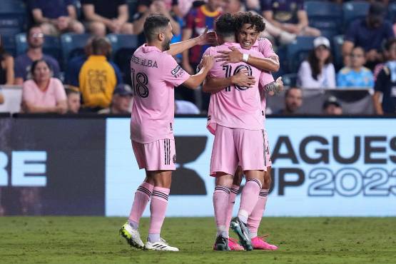 David Ruiz celebró su gol con Inter Miami junto a Messi y Jordi Alba.
