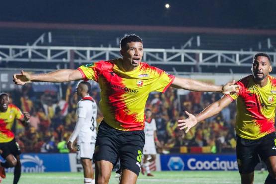 Getsel Montes celebrando el gol con el que Herediano se coronó campeón. Foto cortesía