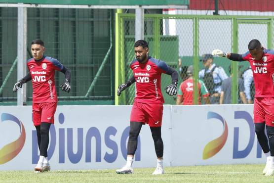 Marathón entrena con sus tres porteros en su regreso al Yankel Rosenthal. FOTOS: Neptalí Romero